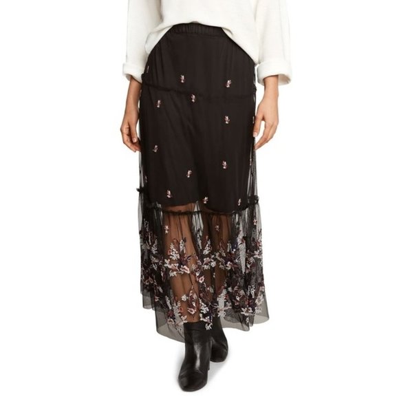 Willow & Clay Dresses & Skirts - Willow & Clay Embroidered Midi Skirt